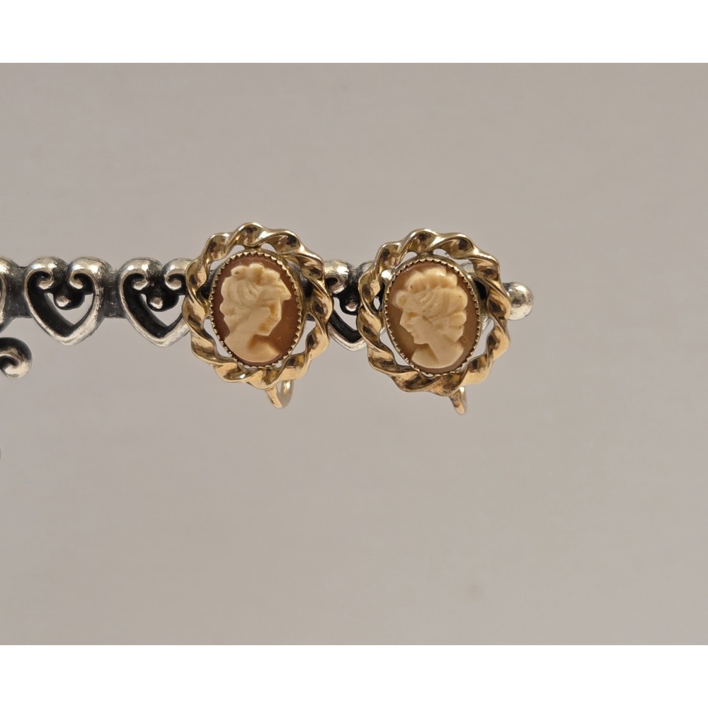 Vintage 14k G.O. Gold Cameo Screw Back AMCO Earrings - Picture 1 of 6